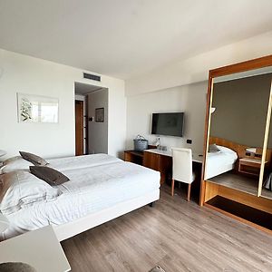 Twin Room Lake View